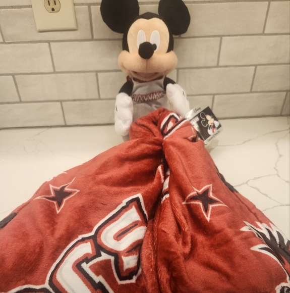 St. Joseph's Univ. Hawks Mickey Mouse Plush Hugger Soft‎ Touch Throw Set Disney - Picture 1 of 11